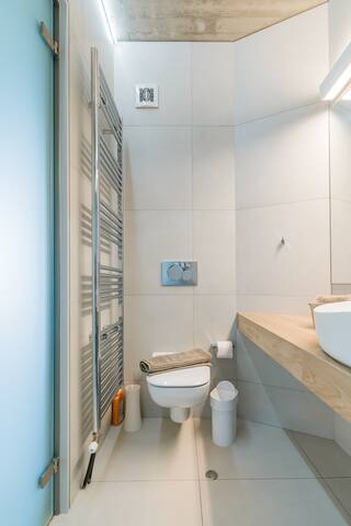 The HostMaster Persephone Skyline Pool Oasis gallery image 5