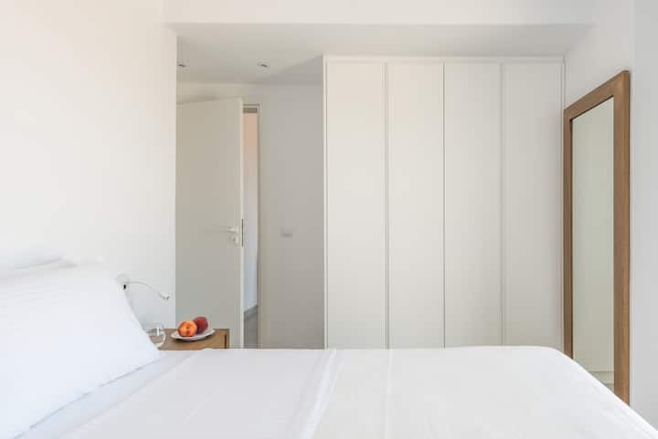 ĎALŠÍ POHĽAD NA MASTERBEDROOM NA SPODNOM POSCHODÍ VILY B