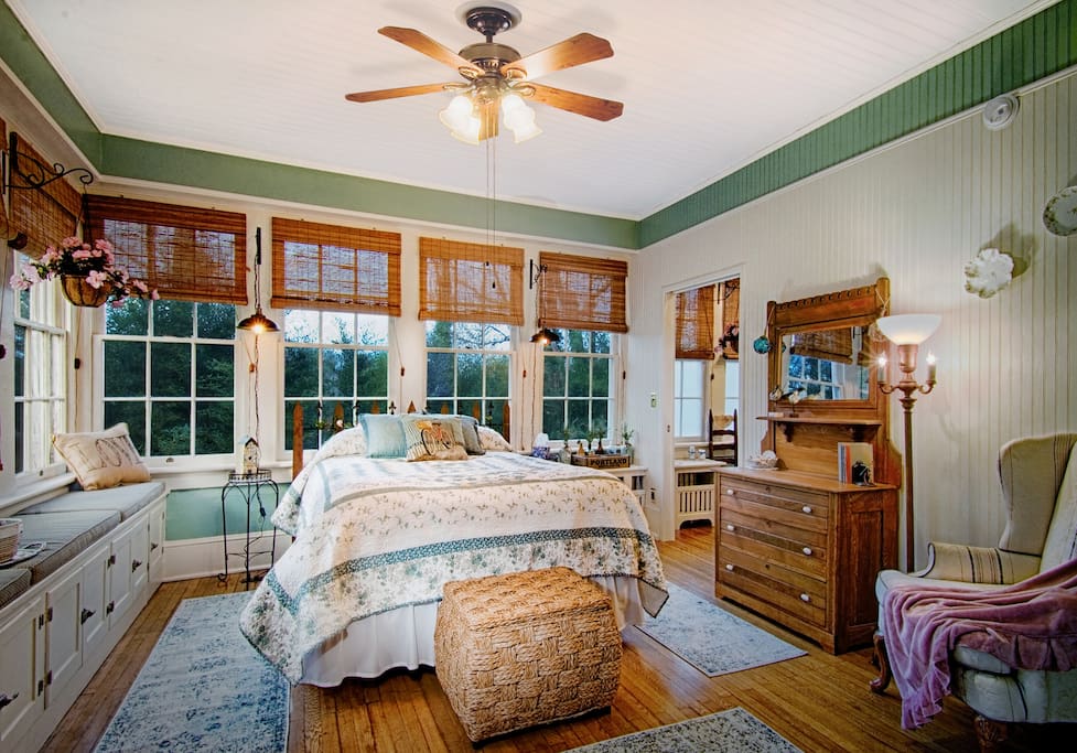 Summer Cottage Room