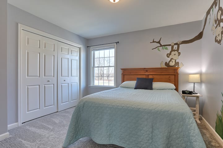 Bedroom 2 (aka Animal room) includes queen size bed and closet.