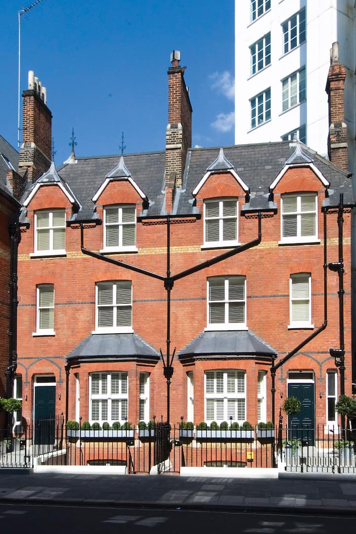 Top 30 Airbnb Vacation Rentals Near London's Victoria Station, England