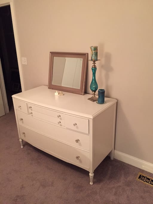 Lots of drawers for your things