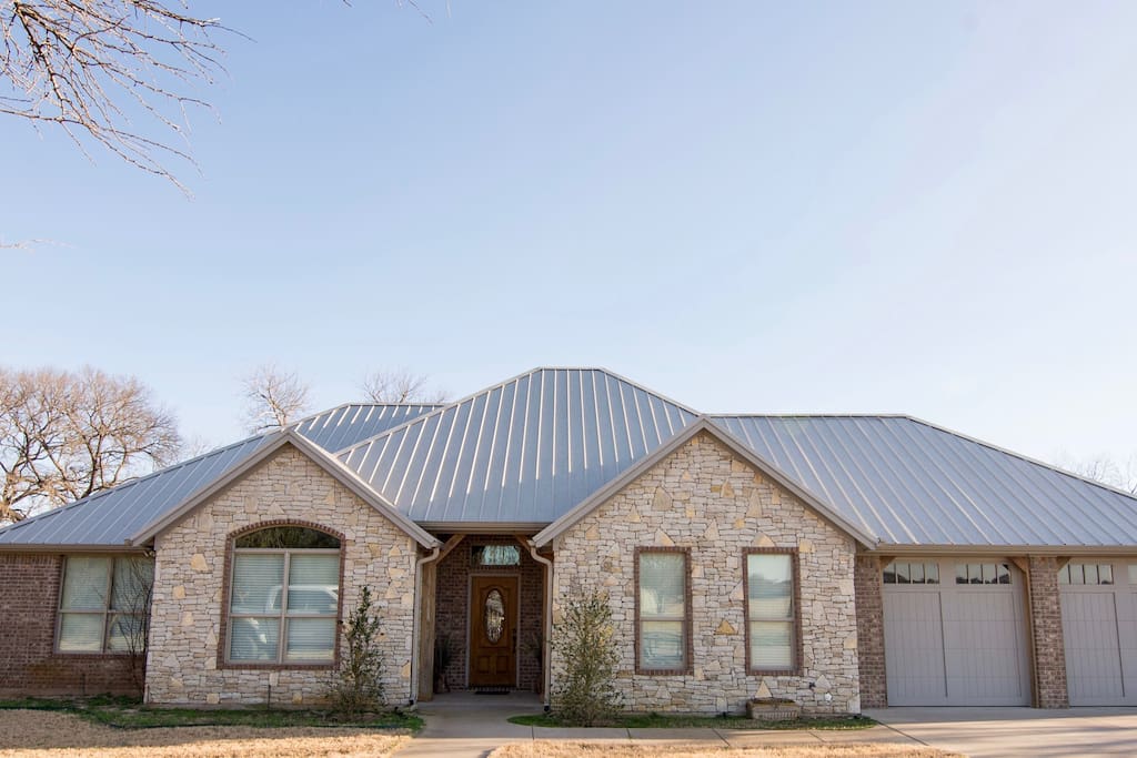 Front of River View House.