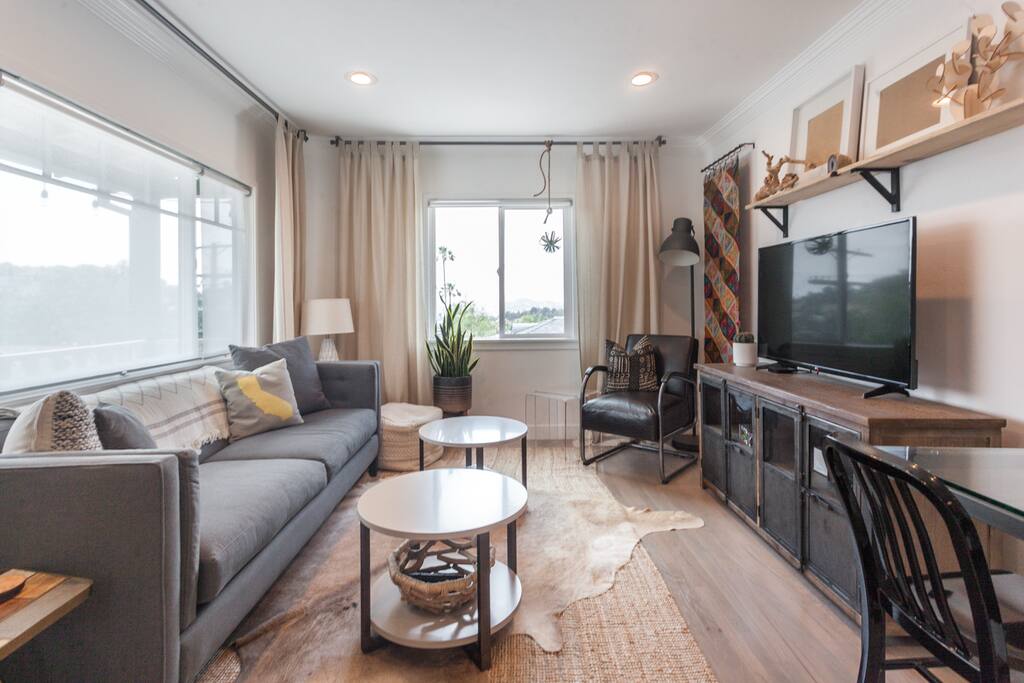 Living room with cable TV and AppleTV