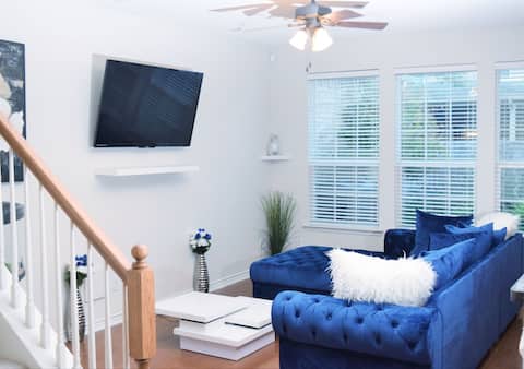 3BR Grandscape Home in DALLAS  with Pool!