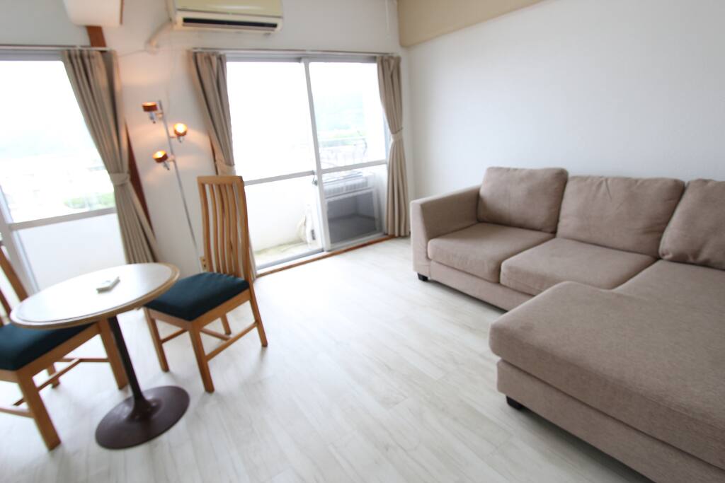 Living Room
リビングルーム