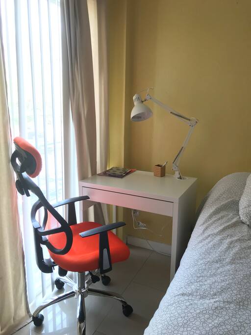 Desk station