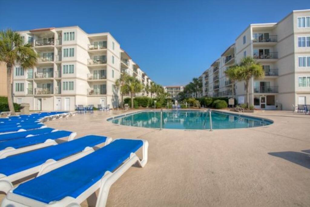 Pool,Resort,Swimming Pool,Water,Building