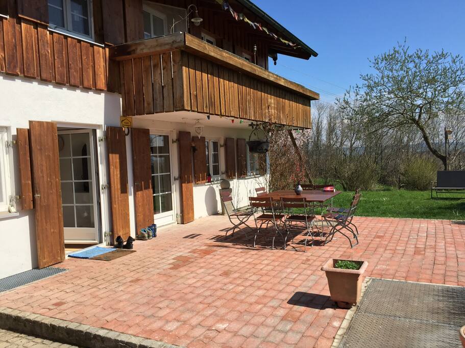 Sonnenterrasse im Frühling