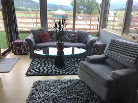Top Airbnb: Modern Guest House! STR-2-2026-001 in Colorado