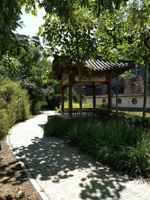 房东出租别墅所在小区景观