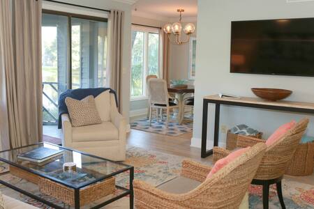 East Beach LOCATION 2BR/2BA Fresh & Fab On Lagoon!