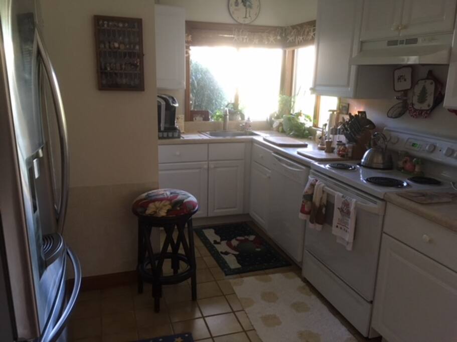 Full kitchen