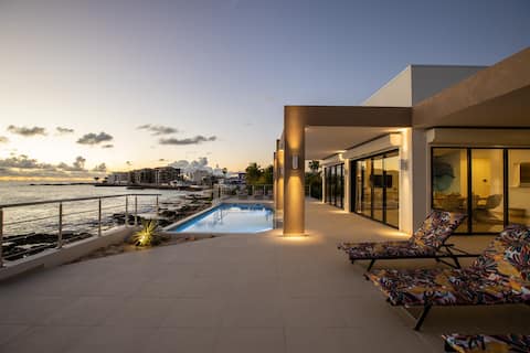 Direct Beach Access 4 BR Luxury Villa, Ocean view