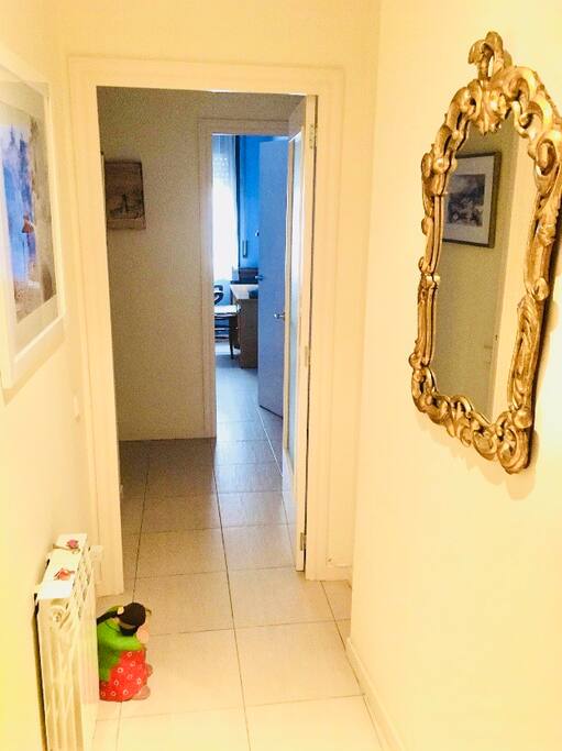 Corridor with the guest room at the end