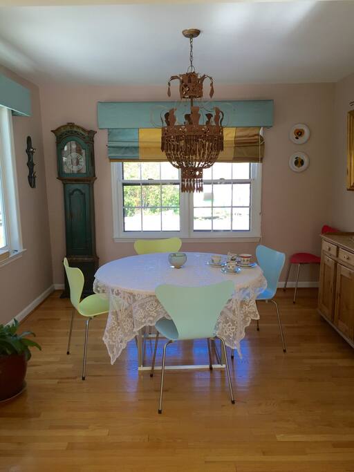 Cozy family dining room.