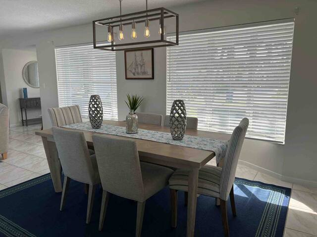 Paradise Waterfront-Jacuzzi-heated Pool-familyhome gallery image 5