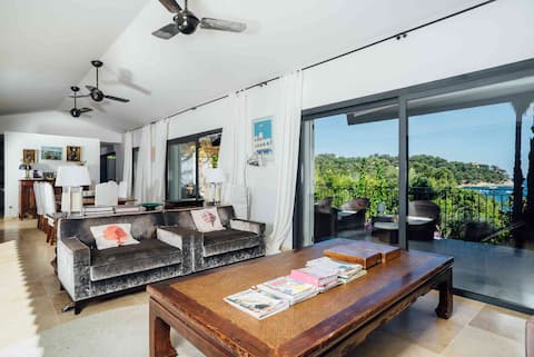 Successful Airbnb property: Beachfront villa French Riviera / Premium services in Rayol Canadel Sur Mer