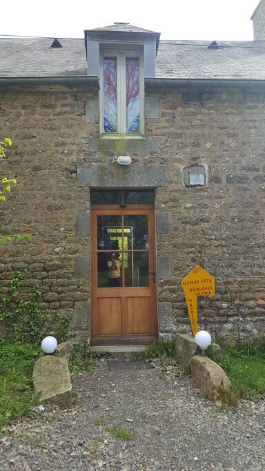 Entrée par le chemin