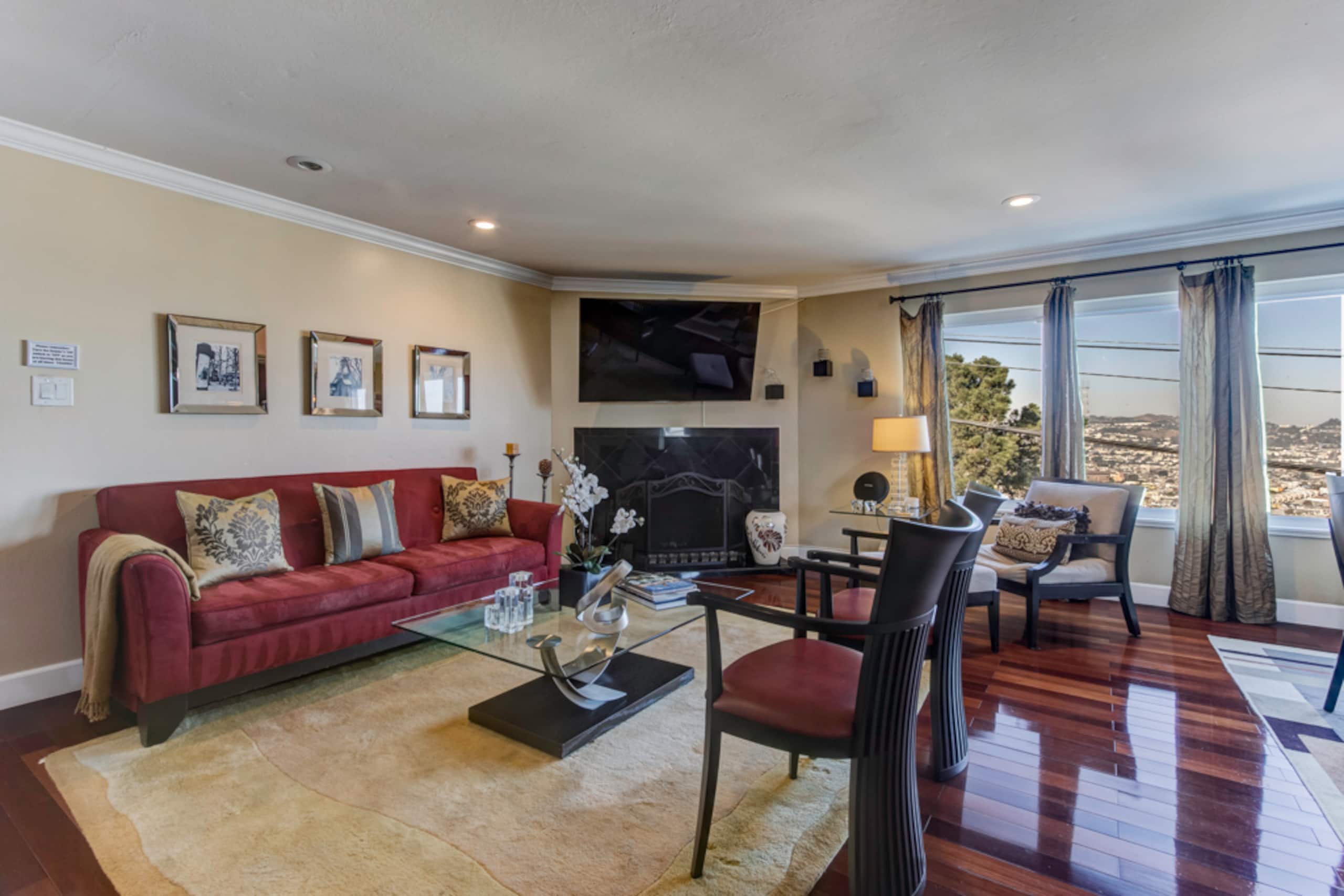 Home in Daly City · ★4.89 · 3 bedrooms · 3 beds · 2 baths - Image 3