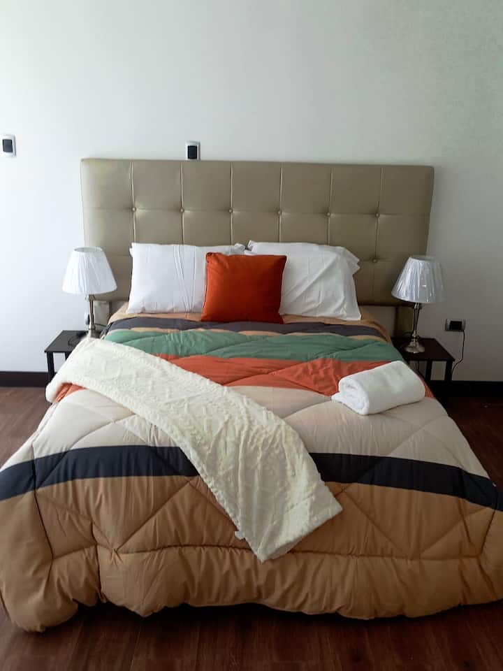 ห้องรองพร้อมวิวสวนเตียง 2 ที่นั่งที่สวยงาม 