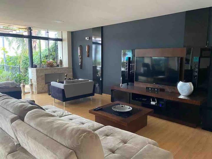 House in Marília/Centro/View of the Valley + Fireplace