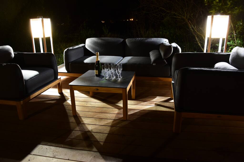 Salon de jardin à proximité du Spa