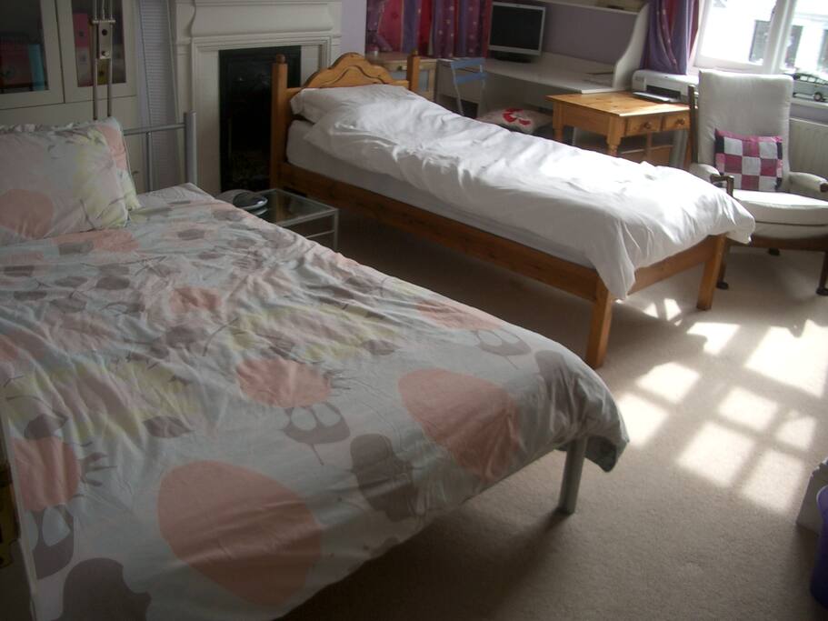 Triple bedroom - pic 2