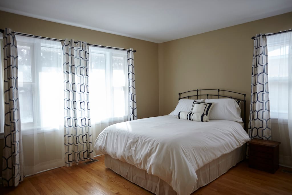 Master bedroom - Queen bed, large closet, dresser and cable TV.