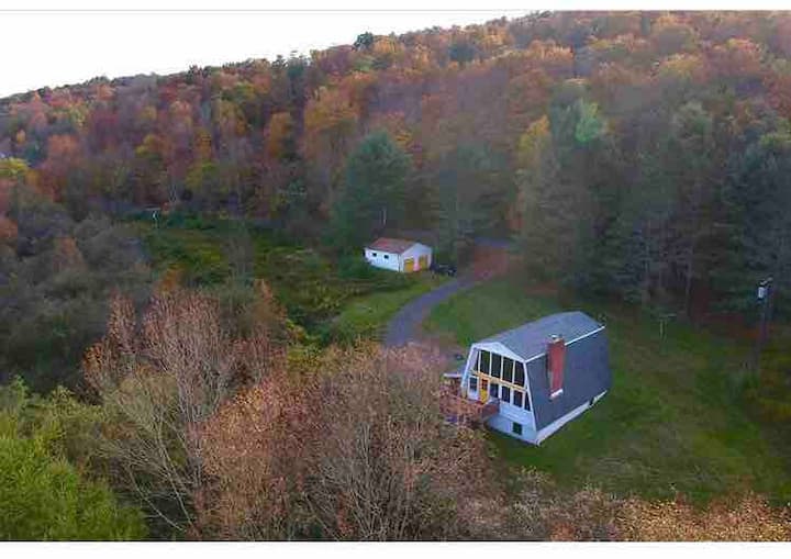 The Poko Lodge cozy quiet getaway Cabins for Rent in Roxbury, New