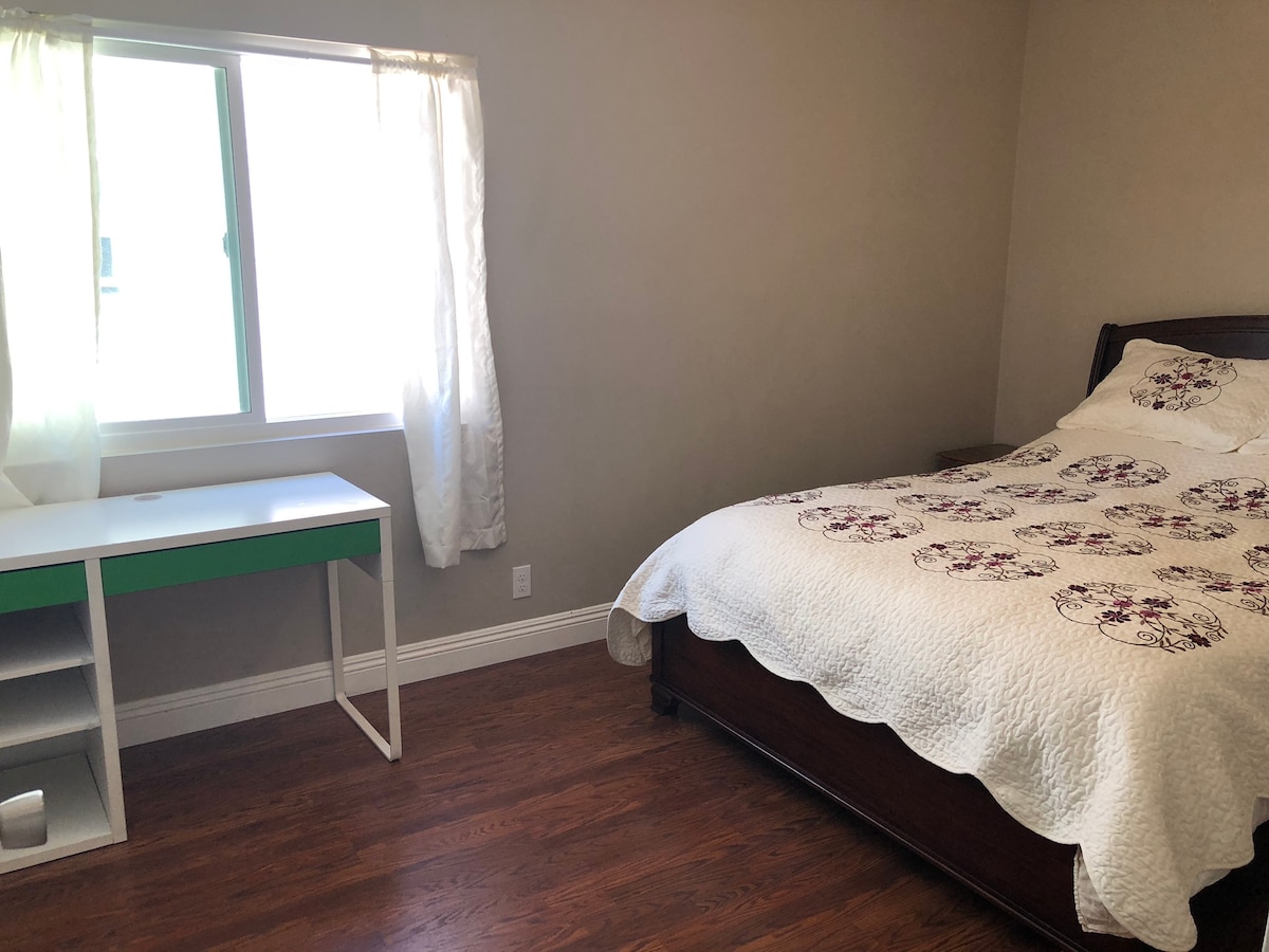 Another angel of the bedroom. It does come with the blackout curtain.