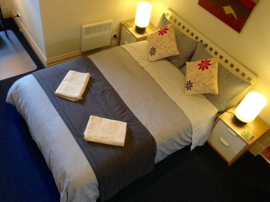 Guest Bedroom
(ground floor)