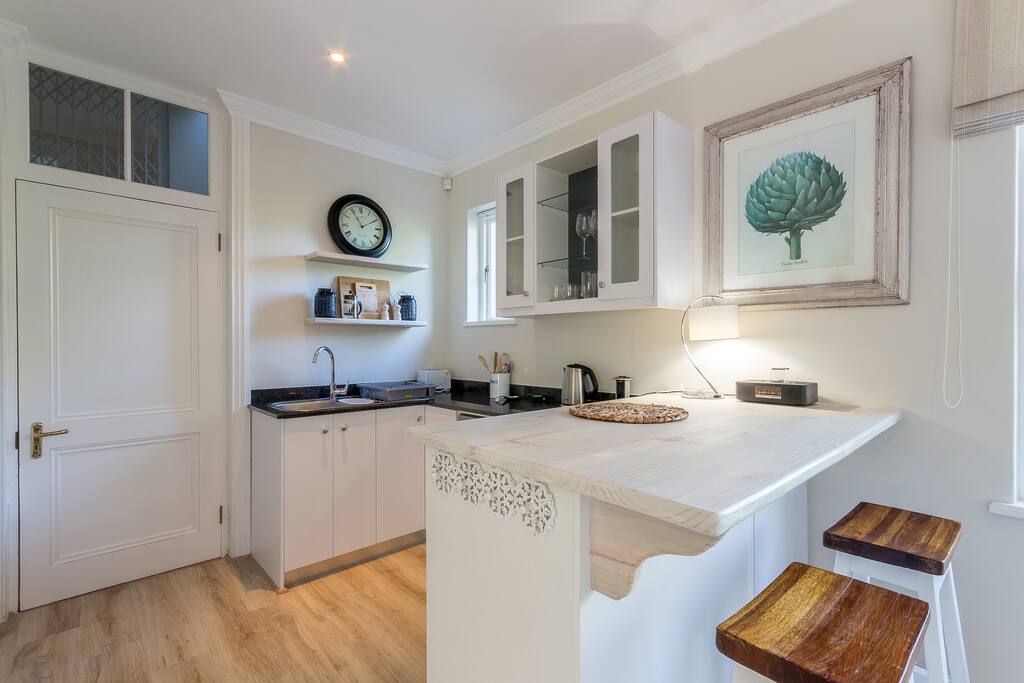 Fully fitted kitchen
