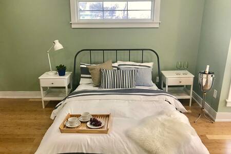 Beautiful Minneapolis Home near Up- and Downtown