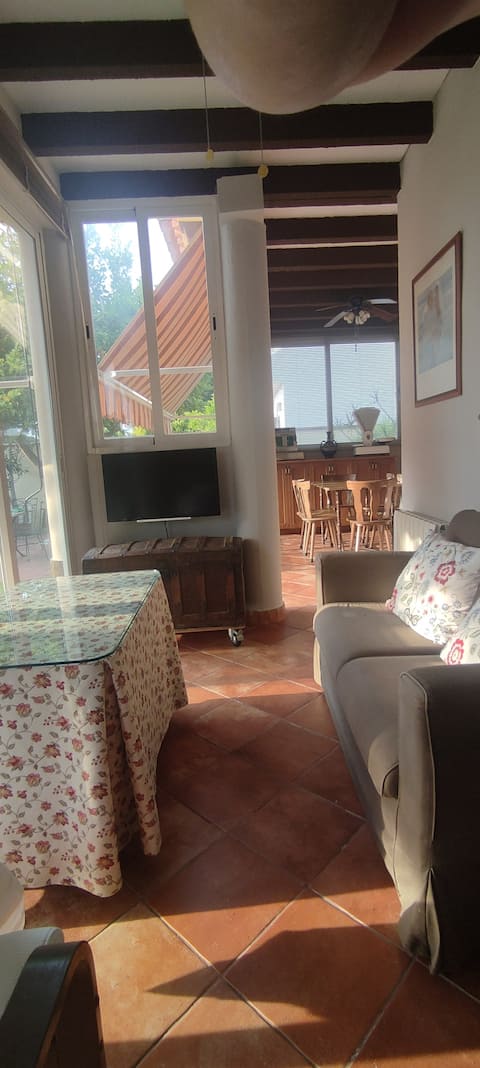 Top performing Airbnb: A villa that sleeps 8 in Chiclana De La Frontera