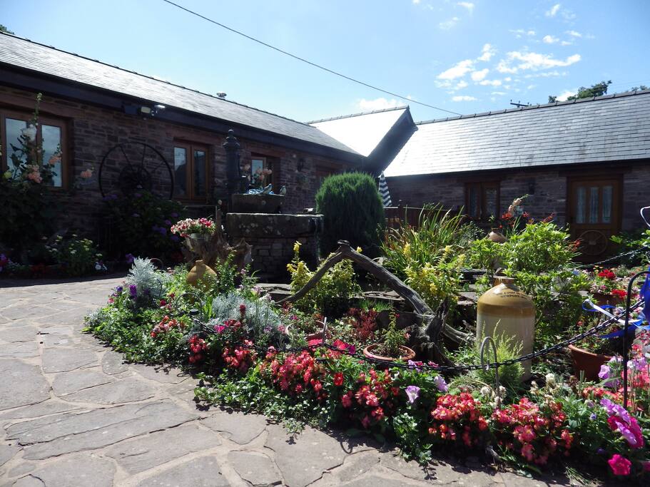 approach from left of courtyard