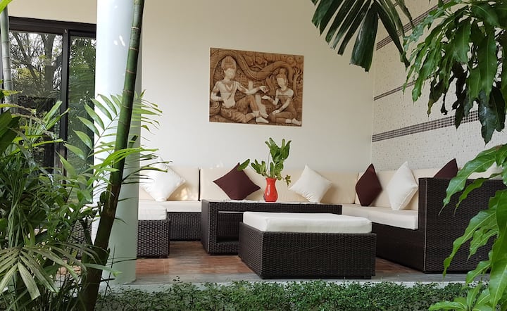 Asientos en el exterior en la terraza, para su comodidad y ambiente o simplemente para relajarse