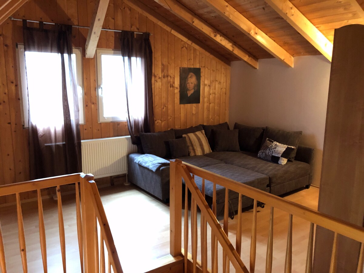 2 - ри етаж : разтегателен диван отворен 