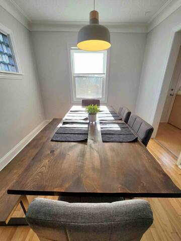 Cozy 5bdrm Hot tub/Arcades/Close to DT and beach gallery image 5