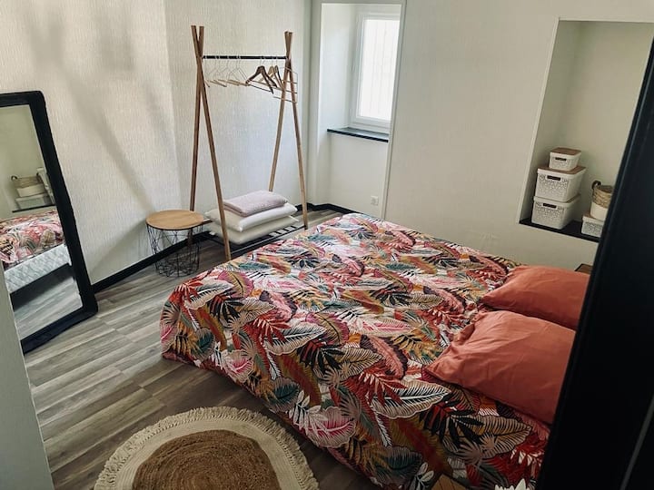 Habitación con cama king size 160 y aire acondicionado 