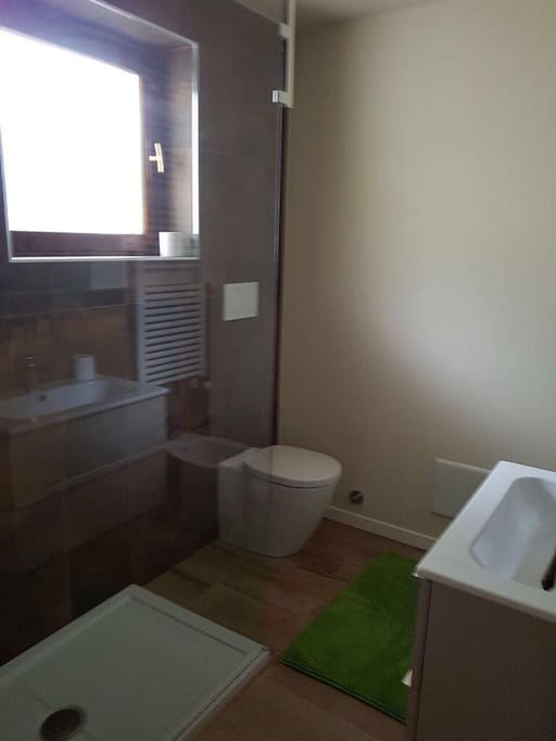 Bagno con doccia termostatica