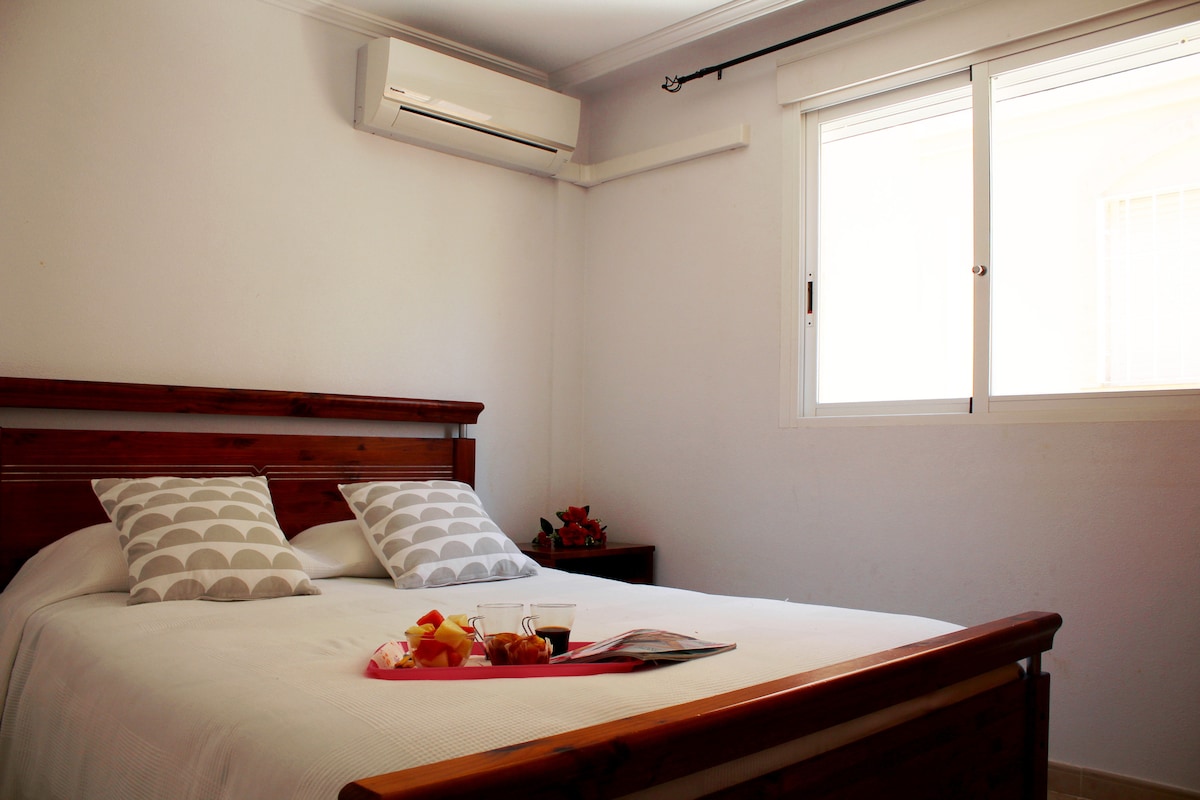 Slaapkamer 1  bed 1.50