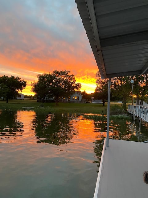 Waterfront Lake Leon retreat Eastland Texas