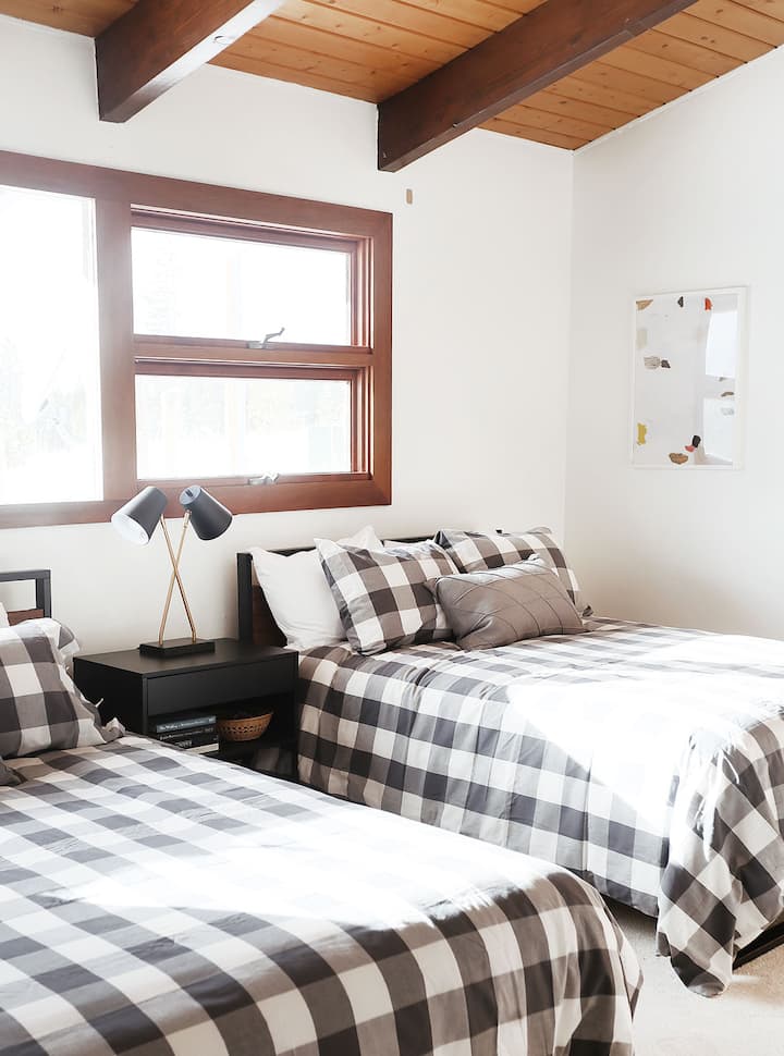 Bedroom 3: one queen, one full; mountain views