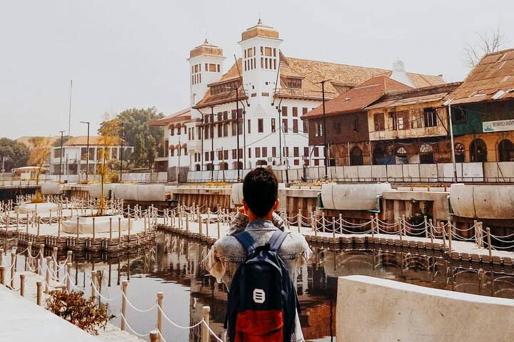 Strolling Around like the Jakartans