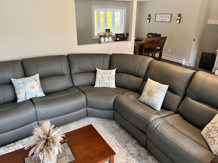 Spacious Home In The Heart Of Ellsworth - Acadia National Park