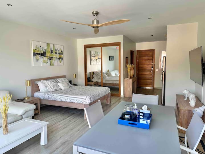 Modern / Cozy Studio in the center of Simpson Bay Apartments for Rent