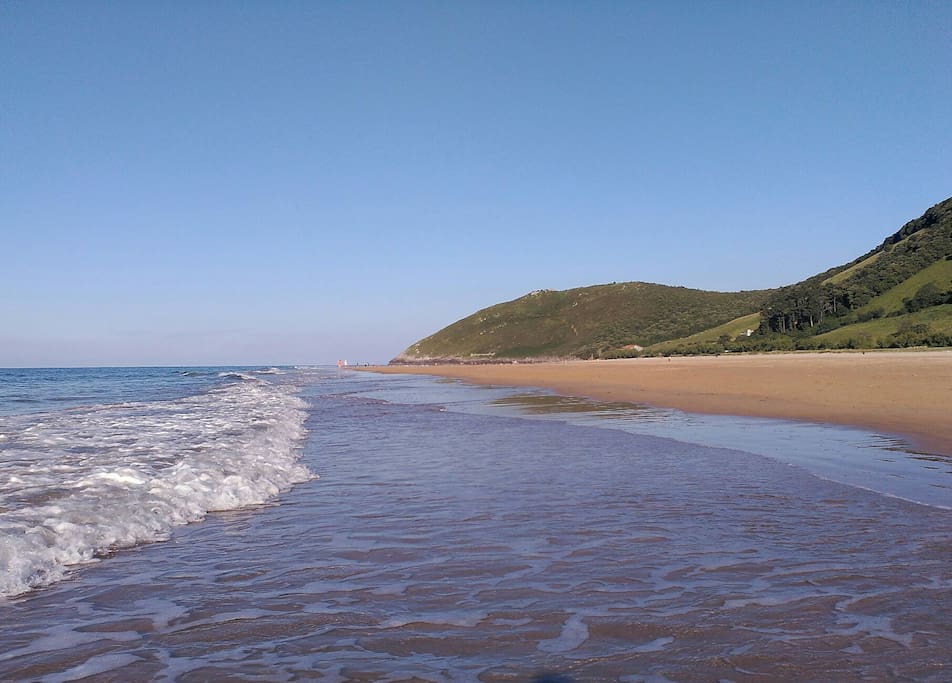 Playa arena blanca de 3,5 km junto al apto.