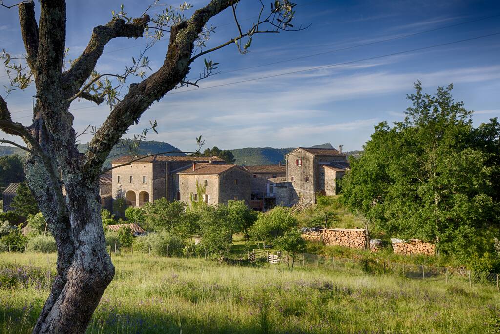 Le hameau vu depuis les oliviers.