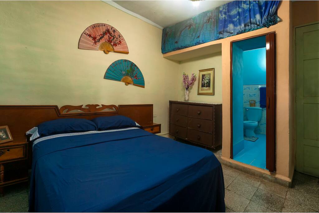 Habitacion1 climatizada capacidad para 3 personas dos camas 1matrimonial y 1personal